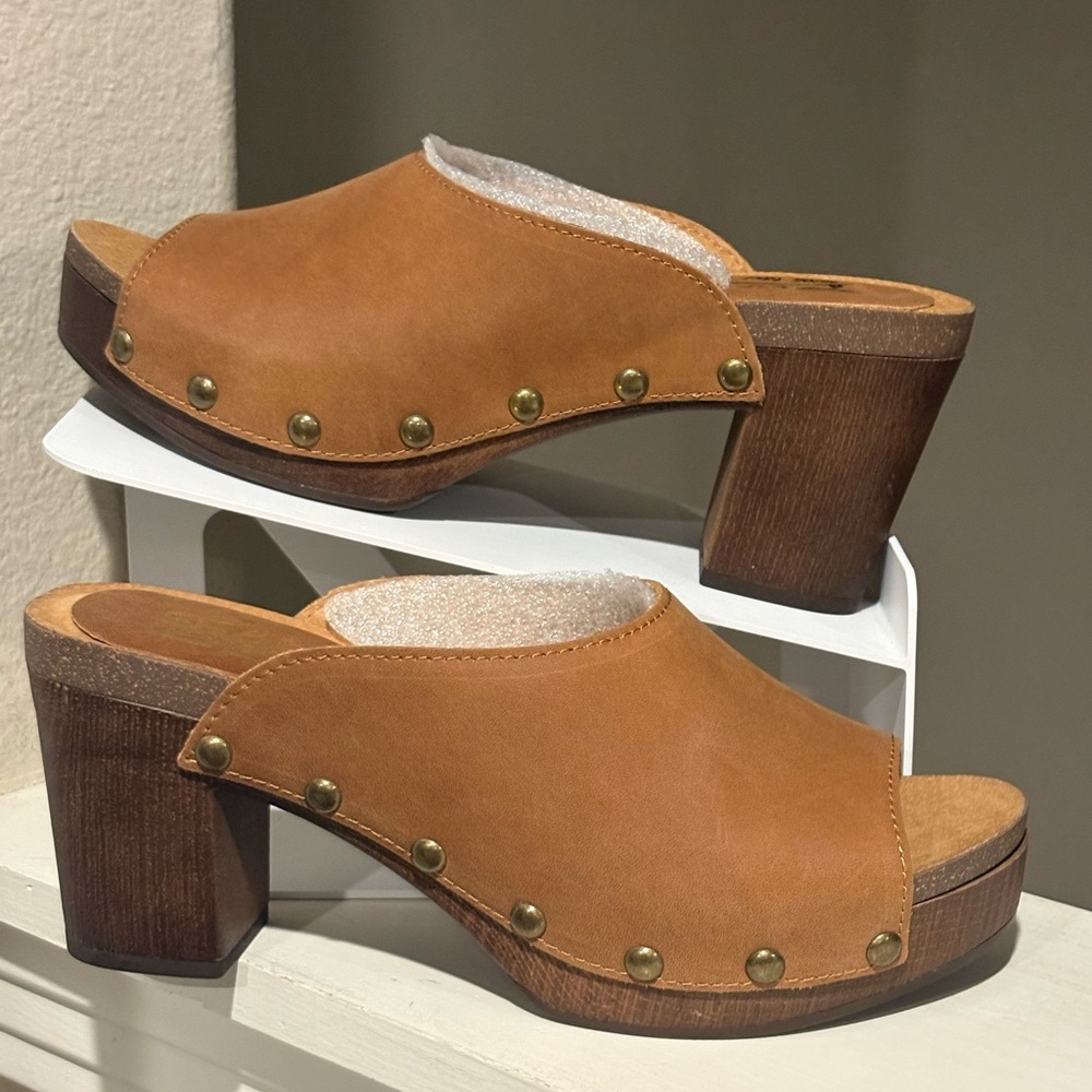 NEW- Sbicca Montrose Beige/Brown Studded Mule Clog Shoes Women’s Size 10